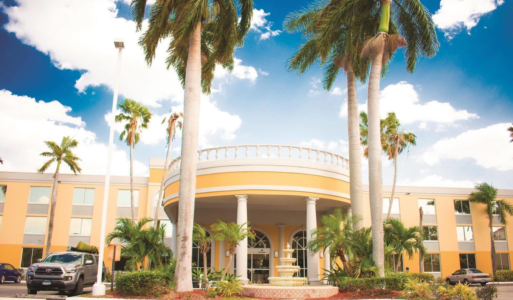 La Quinta Inn By Wyndham Jupiter Exterior photo